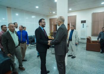 وزيرا الخدمة المدنية والتعليم ووكلاء المحافظات يتفقدون مستوى الانضباط الوظيفي