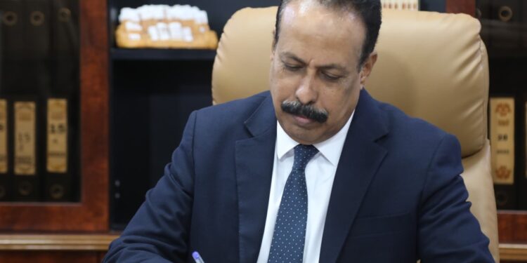 وزير الأشغال يوجه برفع الجاهزية لمواجهة موجة الأمطار
