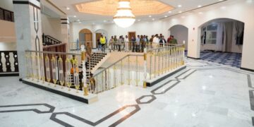 الخنبشي يتفقد أعمال صيانة وترميم القصر الجمهوري بمدينة المكلا