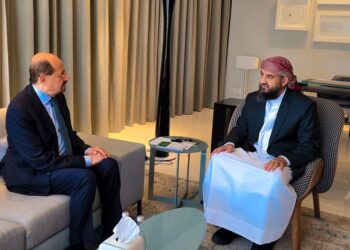 المحرّمي  والزنداني يناقشان مستجدات الأوضاع ودعم مسار الإصلاحات الحكومية