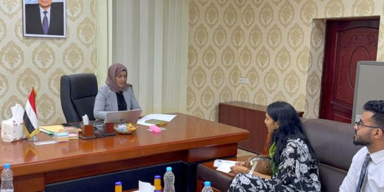 وزيرة الشؤون القانونية تبحث مع فريق عقوبات مجلس الأمن تعزيز التنسيق المشترك