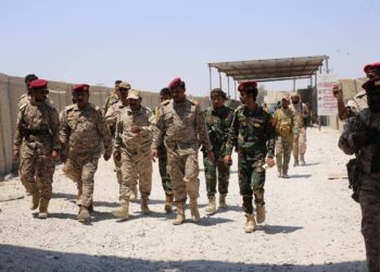 قائد المنطقة  الثانية يتفقد جاهزية النقاط العسكرية   على مداخل  المكلا