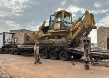 بدء إزالة مخلفات السيول  في المهرة  وعدن ولحج