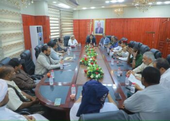 محافظ المهرة يطلع على إجراءات مواجهة المنخفض الجوي