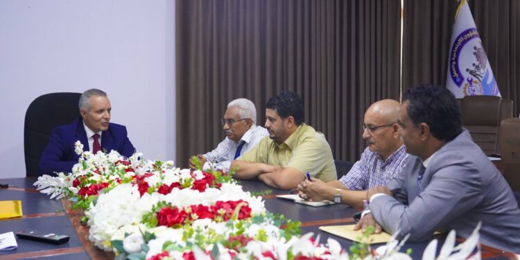 اليافعي  يتابع إعداد الاستراتيجية الوطنية للحماية الاجتماعية