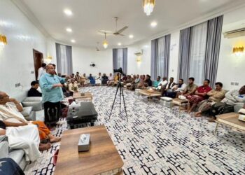 محافظ حضرموت يكرم عدد من أسر شهداء النضال السلمي