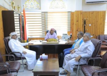 وكيل حضرموت  يطّلع على سير العمل في جمرك منفذ الوديعة