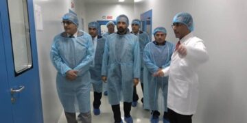 وزير الصحة يتفقد سير العمل في الشركة الدوائية الحديثة ومصنع العالمية