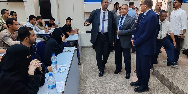 تدشين  الدورة الامتحانية الأولى لتقييم الكفاءة المهنية للكوادر الصحية