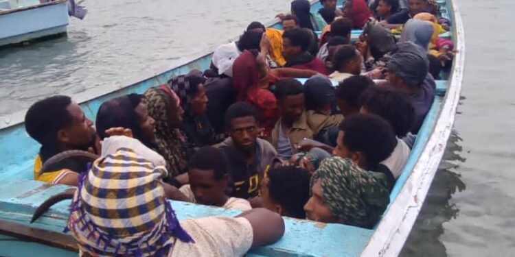 خفر السواحل   تضبط قارباً لتهريب البشر شرق جزيرة ميون