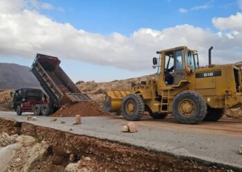 سيول تجتاح وادي أحور في ابين وإصلاح طريق الروضة – ميفعة بشبوه