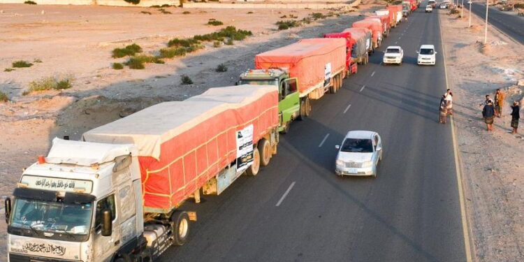 تدشين توزيع اكثر من 17 الف سلة غذائية لمنتسبي التربية والتعليم في عدن