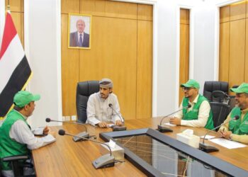 وكيل حضرموت يناقش الترتيبات لتنفيذ مشروع توزيع زكاة الفطر في عدد من المديريات