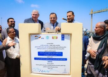 السقطري وشيخ يضعان حجر الأساس لمشروع إعادة تأهيل رصيف الإنزال السمكي (الدوكيارد) بالمعلا