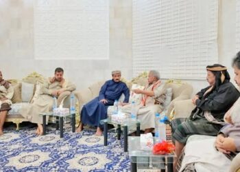 محافظ شبوه يطالب قيادات المحاور العسكرية عتق وبيحان برفع الجاهزية..