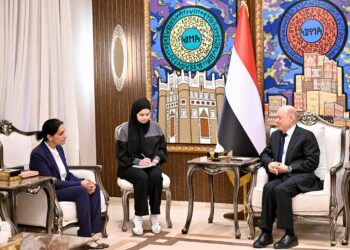 العليمي: استقرار المنطقة مرهون بردع النظام الإيراني ومليشياته المسلحة