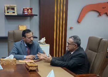 شيخ يقدم دعما للمتعاقدين والأنشطة الطلابية بجامعة عدن