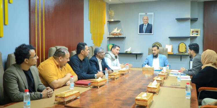 محافظ  عدن : حريصون على دعم العمل المدني الهادف خدمة عدن وأبنائها