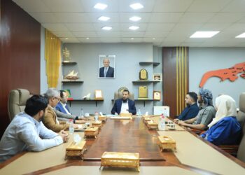 محافظ عدن : عدم السماح بتحصيل أي رسوم غير قانونية