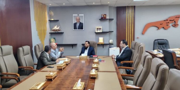لقاء بعدن يناقش الاستعدادات لمواجهة زيادة الطلب على الكهرباء والمياه خلال الصيف