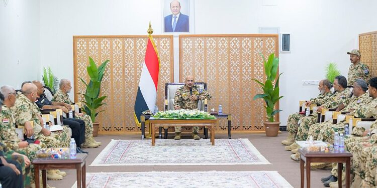 طارق صالح يشدد على اليقظة العالية ومواصلة التأهيل ورفع الجاهزية