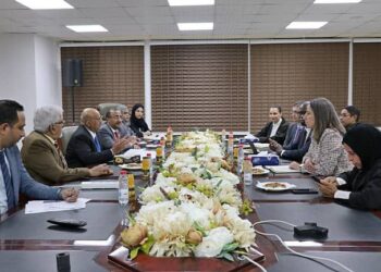 محافظ البنك المركزي يبحث مع البنك الدولي جهود تخفيف تداعيات الصراع القائم في المنطقة