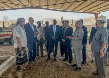 محافظ لحج ووفد أممي يطَّلعان على مشاريع زراعية تنموية في الحوطة وتبن