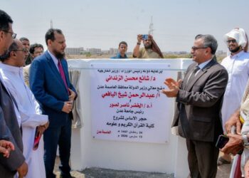 شيخ و  لصور يضعان حجر الأساس لكلية القرآن الكريم وعلومه بجامعة عدن