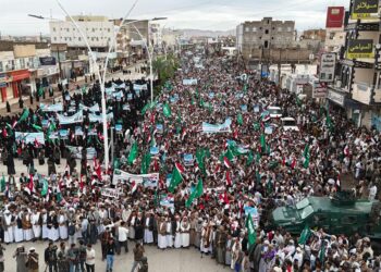 وقفة شعبية كبرى في مأرب تندد بالاعتداءات الإيرانية على السعودية والدول العربية