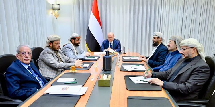 مجلس القيادة يؤكد دعمه   للبرنامج الحكومي ويشدد على رفع الجاهزية في مواجهة متغيرات المرحلة