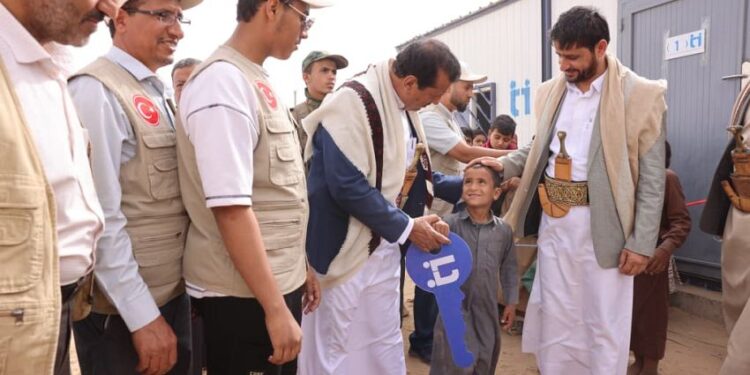 وكيل مأرب يدشن مشروع تسكين الأيتام من الأسر النازحة