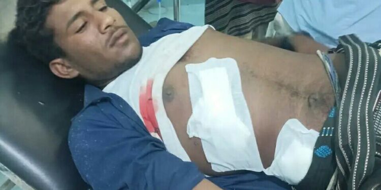 إصابة مواطن بقصف حوثي استهدف مخيماً للنازحين جنوب الحديدة