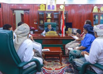 محافظ المهرة يؤكد دعم السلطة المحلية لجهود النظافة