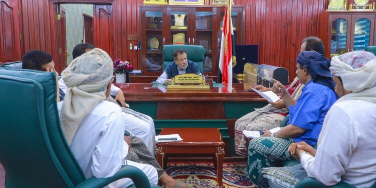 محافظ المهرة يؤكد دعم السلطة المحلية لجهود النظافة