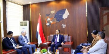 وزير الصناعة يناقش مع السفير الألماني تعزيز الشراكة الاقتصادية ودعم الصادرات اليمنية