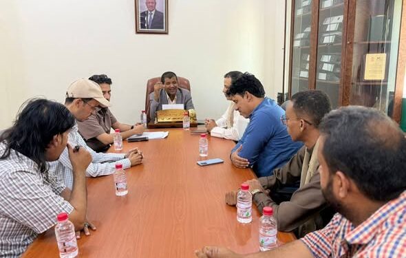 أمين المهرة يناقش أنشطة الإدارة العامة للمعلومات والإحصاء والتوثيق