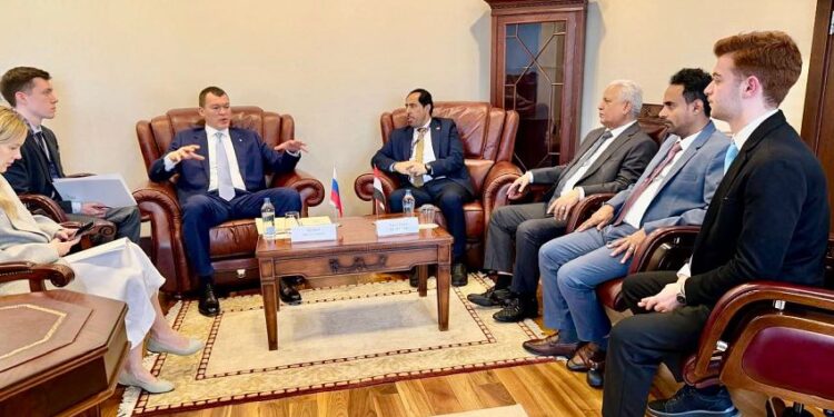 وزير الشباب والرياضة يبحث مع نظيره الروسي سبل تعزيز التعاون الثنائي