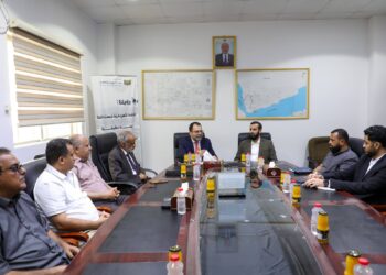 وزير الكهرباء يوجه بإصلاح عدادات الوقود  بمحطة ملعب 22 مايو في عدن