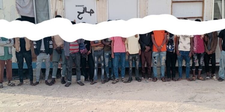 ضبط  وكرًا للدعارة وت  32 متهمًا من إثيوبي في شحن بالمهرة