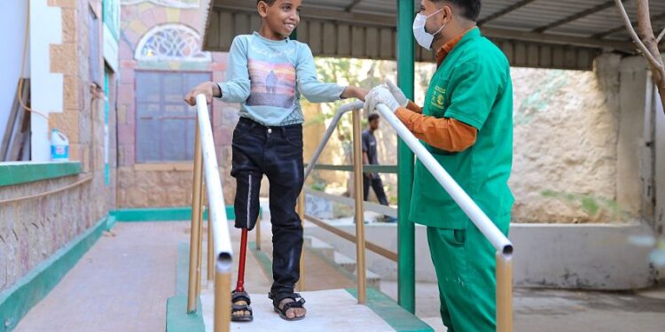 2,169 شخصاً استفادوا  من مراكز الأطراف الصناعية في عدد من المحافظات