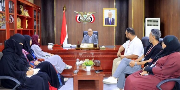 وزير الصناعة : ندعم المشاريع والبرامج التي تسهم في بناء قدرات الشباب