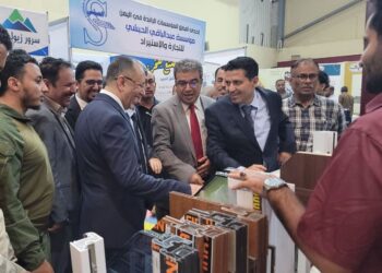 الاشول  يتفقد أجنحة المعرض الأول للصناعات الوطنية بعدن