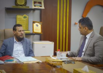 محافظ عدن  يبحث مع نائب وزير الاعلام  تعزيز الوعي المجتمعي