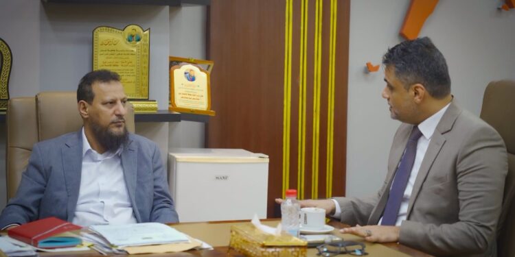 محافظ عدن  يبحث مع نائب وزير الاعلام  تعزيز الوعي المجتمعي