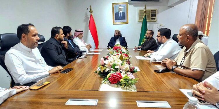 وزير الأوقاف يناقش الاستعدادات الصحية لموسم حج 1447هـ