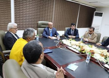 اجتماع يناقش سير العمل في البنك المركزي اليمني