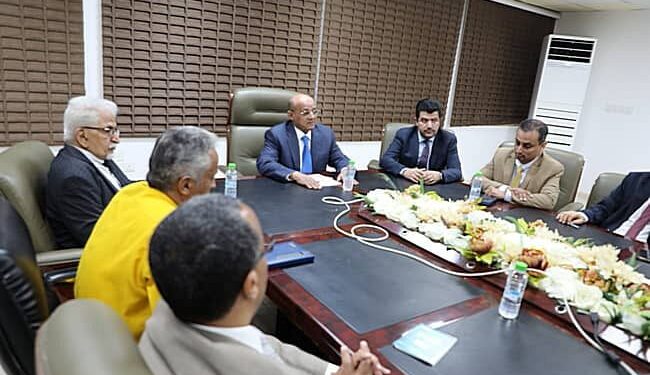 اجتماع يناقش سير العمل في البنك المركزي اليمني