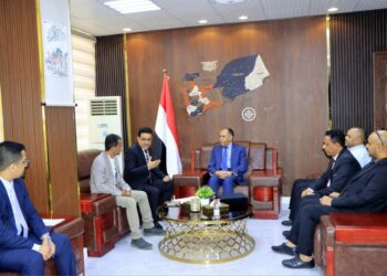 وزارة الصناعة والبنك المركزي يناقشان سبل تعزيز الرقابة وحماية الاقتصاد الوطني