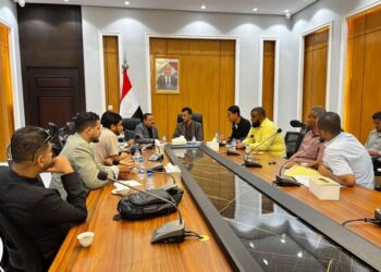 الجيلاني يناقش صيانة الطرق وتنظيم أوضاع الميازين  بحضرموت