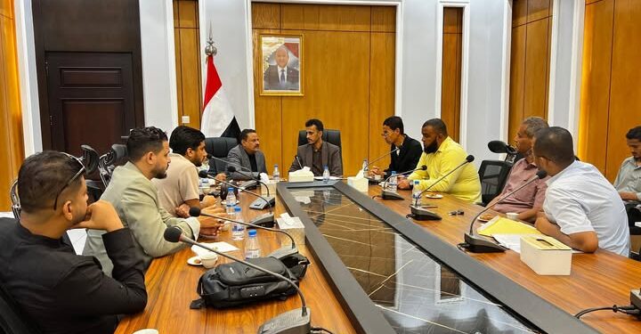 الجيلاني يناقش صيانة الطرق وتنظيم أوضاع الميازين  بحضرموت